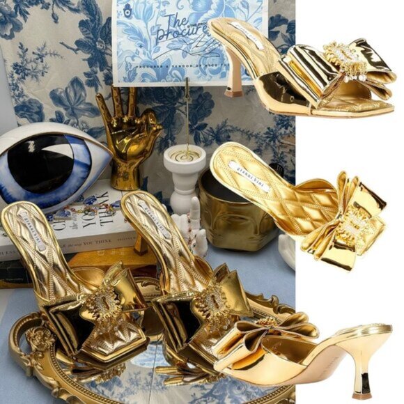 🆕 GIANNI BINI 🧿 NWOB Peeka Patent Gold Metallic Keyhole Ornament Sandal, Sz 7 - Picture 1 of 16